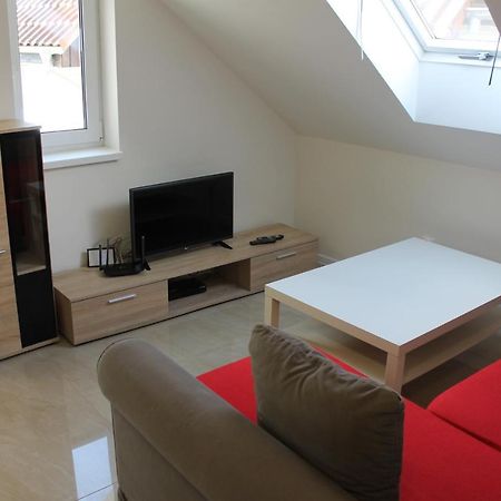 Apartmany Pri Auparku Piest'any Luaran gambar