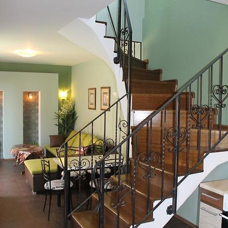 Apartmany Pri Auparku Piest'any Luaran gambar