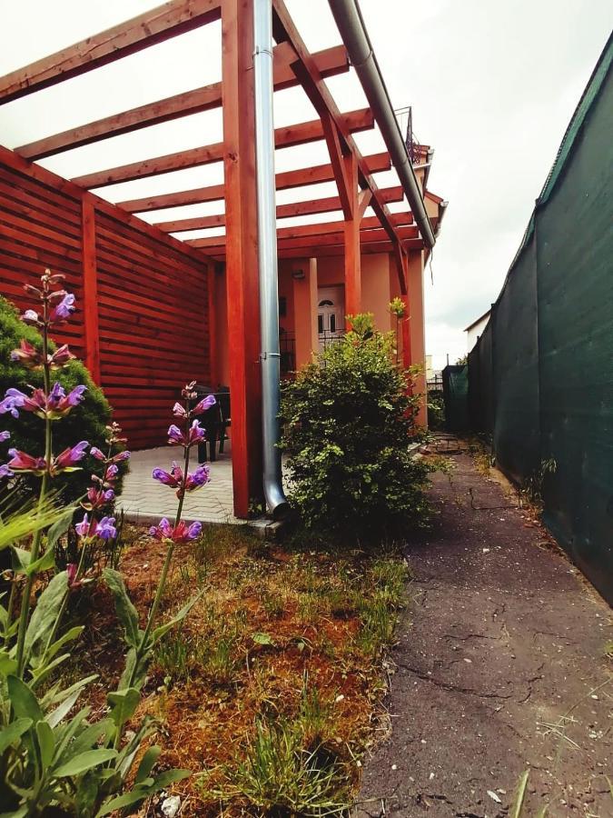 Apartmany Pri Auparku Piest'any Luaran gambar