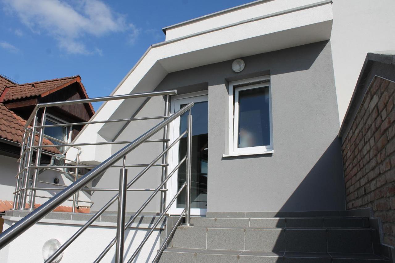 Apartmany Pri Auparku Piest'any Luaran gambar