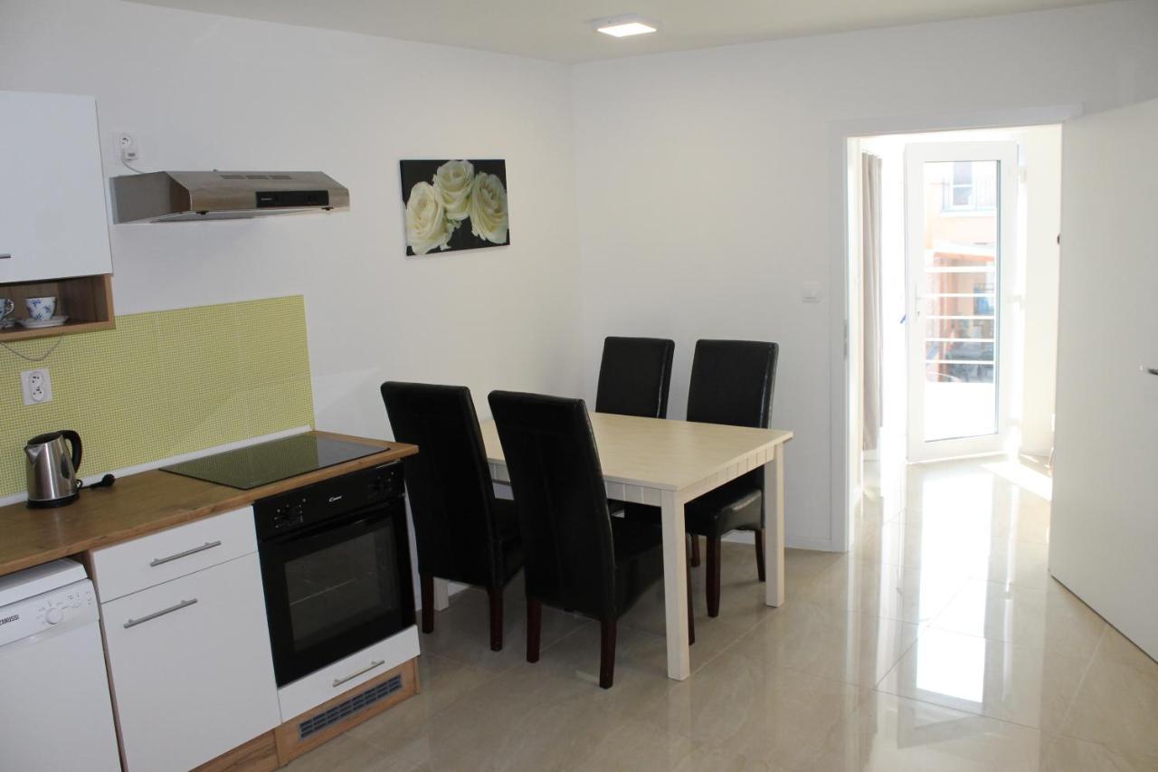 Apartmany Pri Auparku Piest'any Luaran gambar