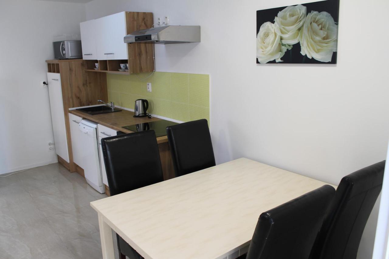Apartmany Pri Auparku Piest'any Luaran gambar