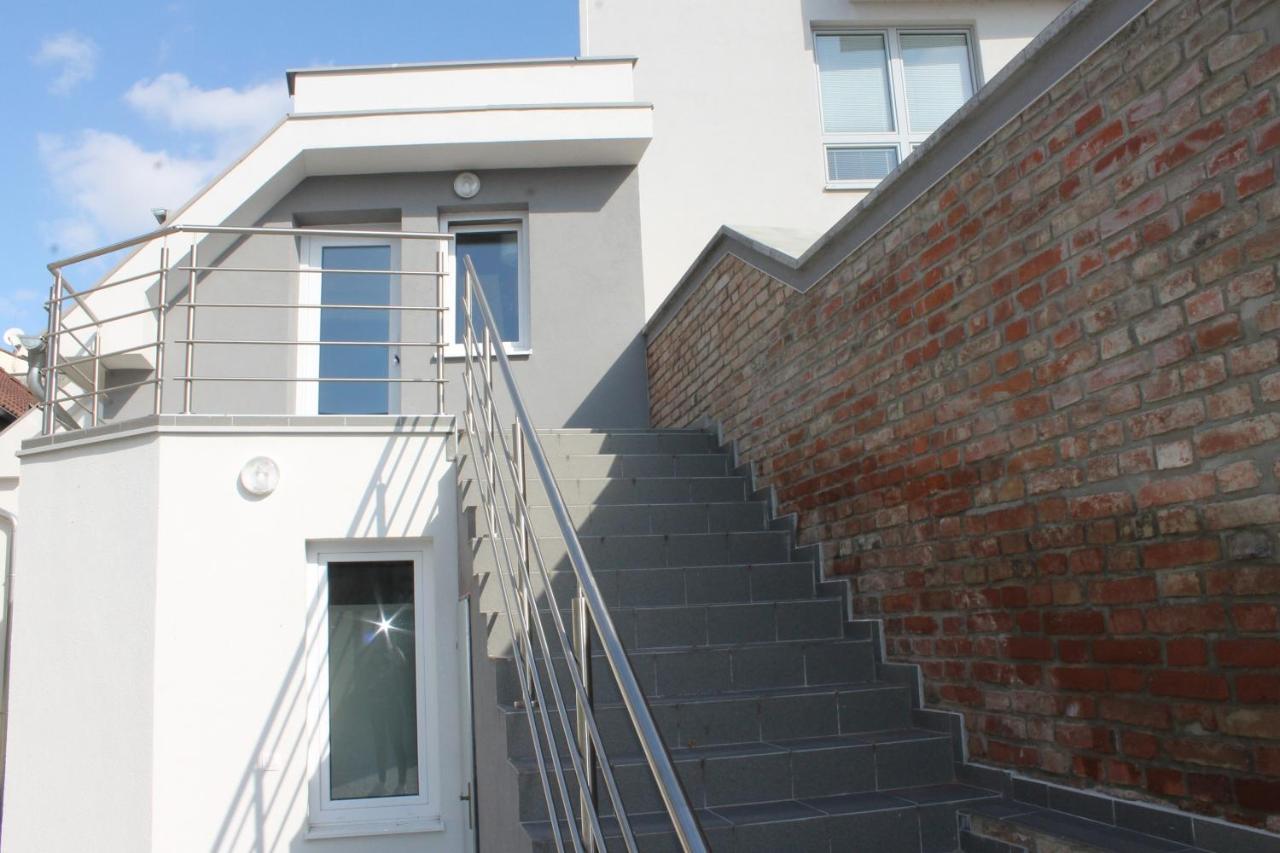 Apartmany Pri Auparku Piest'any Luaran gambar