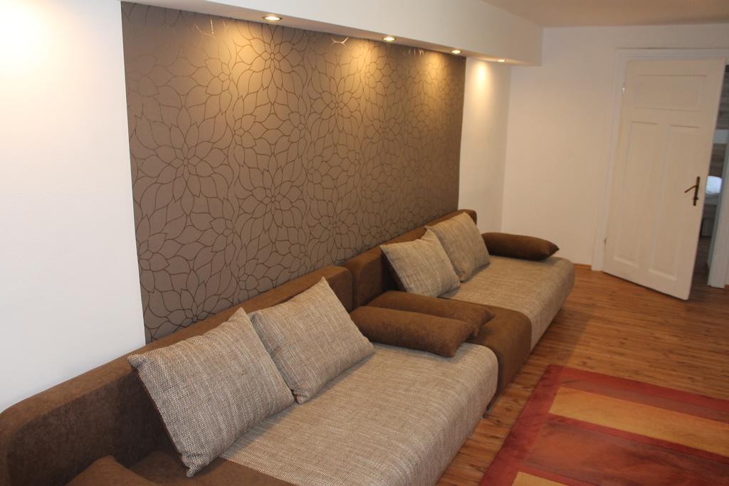 Apartmany Pri Auparku Piest'any Luaran gambar