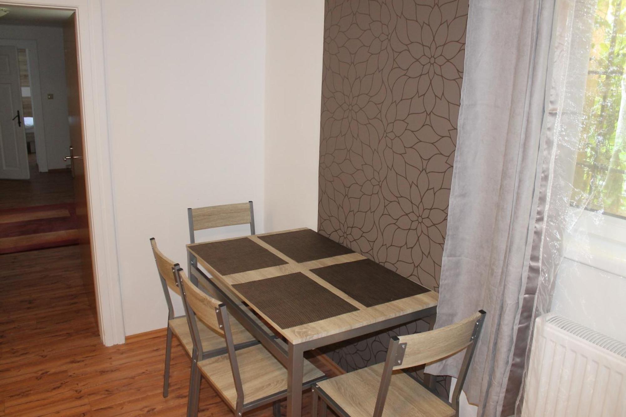 Apartmany Pri Auparku Piest'any Luaran gambar