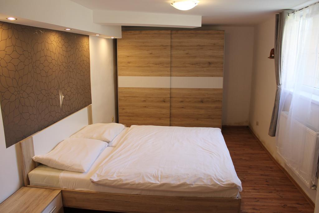 Apartmany Pri Auparku Piest'any Luaran gambar