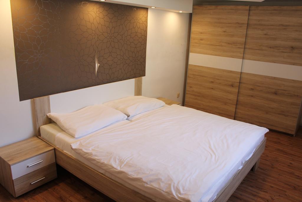 Apartmany Pri Auparku Piest'any Luaran gambar