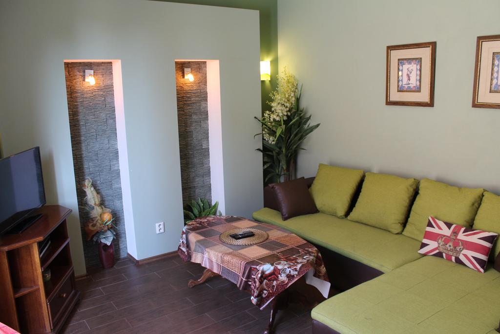 Apartmany Pri Auparku Piest'any Luaran gambar