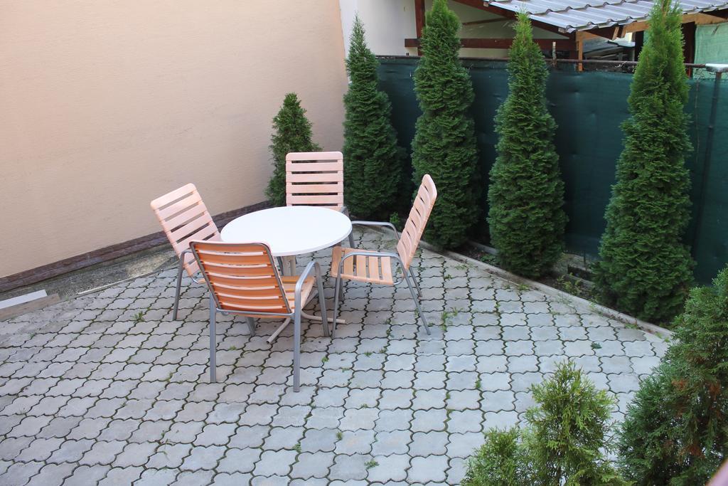 Apartmany Pri Auparku Piest'any Luaran gambar