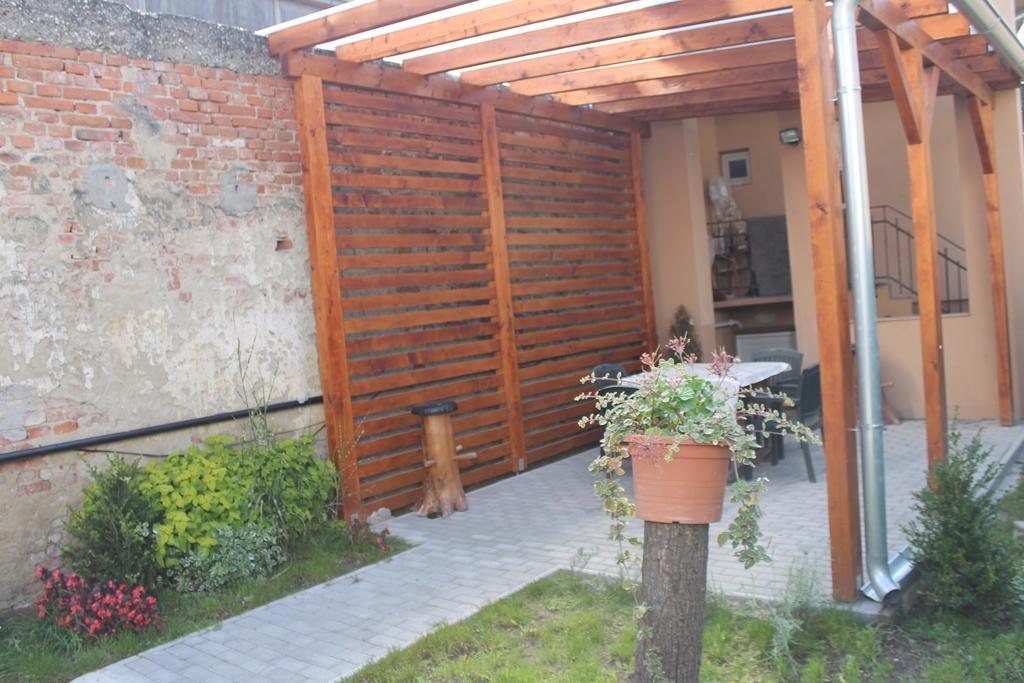 Apartmany Pri Auparku Piest'any Luaran gambar